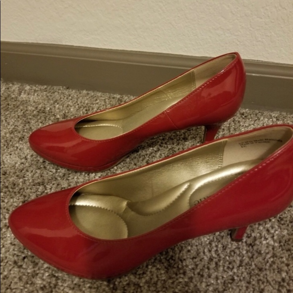 Red heels - Picture 2 of 3